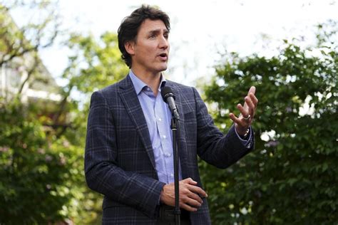 Trudeau taking cautious reaction to revolt to avoid fuelling Russian propaganda